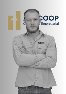 Fotografia de Gabriel da Costa Follmer, Engenheiro Agrônomo especialista em produção vegetal da AGECOOP, em ambiente profissional.